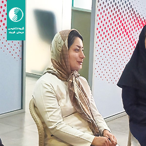 تجلیل از دکتر فاطمه جلیلی مسئول فنی آزمایشگاه پاتوبیولوژی خاص آزما